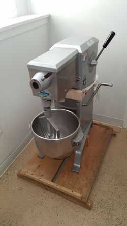 Univex SRM20 20 quart commercial mixer - Made in USA Retail $4,016
