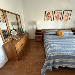 King Bedroom Set - 70s/80s Style - Solid Oak Wood 
