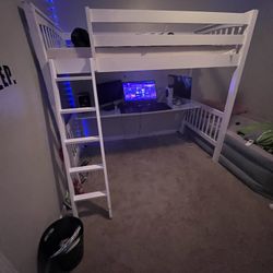 Twin Bed Loft w/desk & ladder