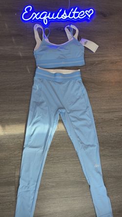 Alo Yoga Sports Bra and Leggings Set