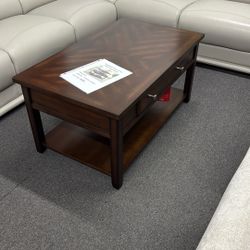 Rectangular Wood Lift Top Coffee Table, Walnut. 