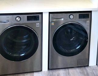 LG Compact Washer & Ventless Dryer Set – Graphite Steel – $750