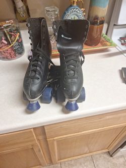 CHICAGO ROLLER SKATES  MEN'S SIZE 6. ... $40 FIRM PRICE 