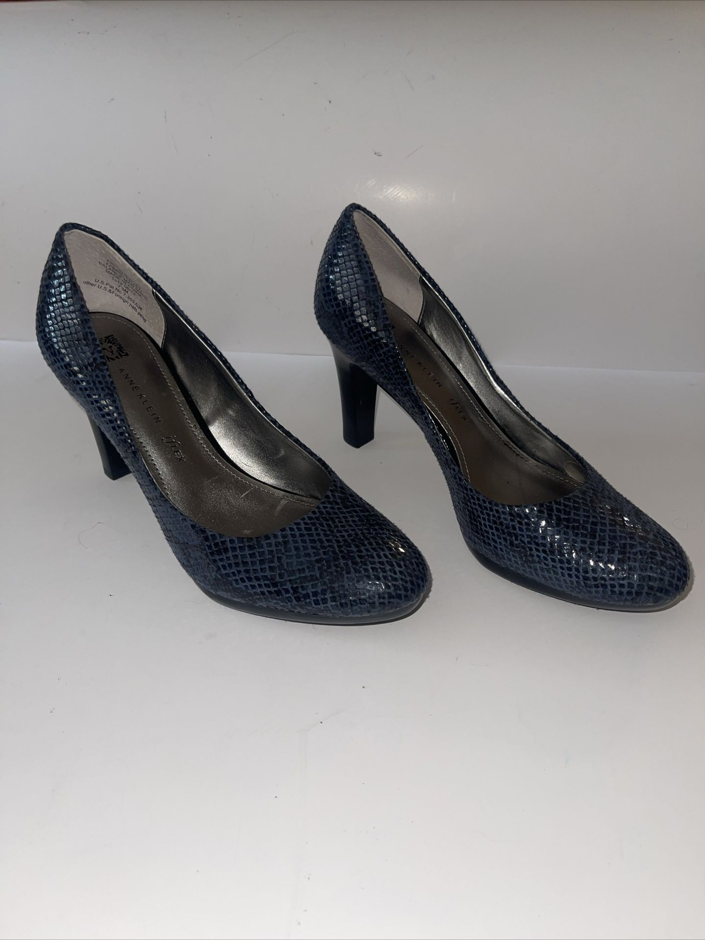 Anne Klein I-flex Heels Size 7.5 Blue Leather Snake Skin Pattern