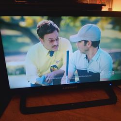 Great Television With Remote Needs A Good Home 