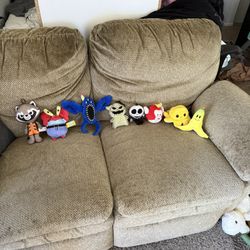 Lot 8 stuffed animals