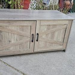 **Beatiful Indoor Cat Or Small/Medium Dog House **