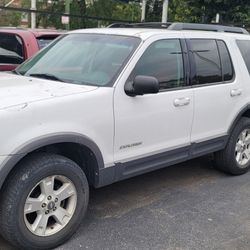 2005 Ford Explorer Especial 2500 