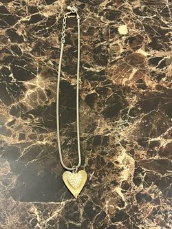 Vintage CORO gold Tone Necklace Beautiful Heart Pendant 