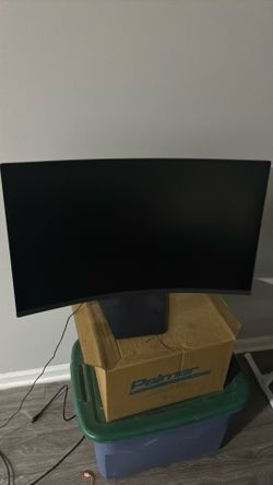LG 32" UltraGear QHD 1440p AMD FreeSync Curved Gaing Monitor, 180Hz, 1ms, Black, 32G60WA-B