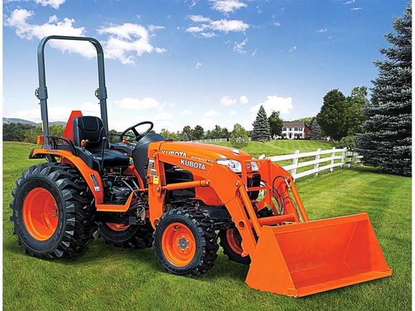 Kubota Tractor, Mower and Front Loader . Low Hours (188) 2014 bu3300