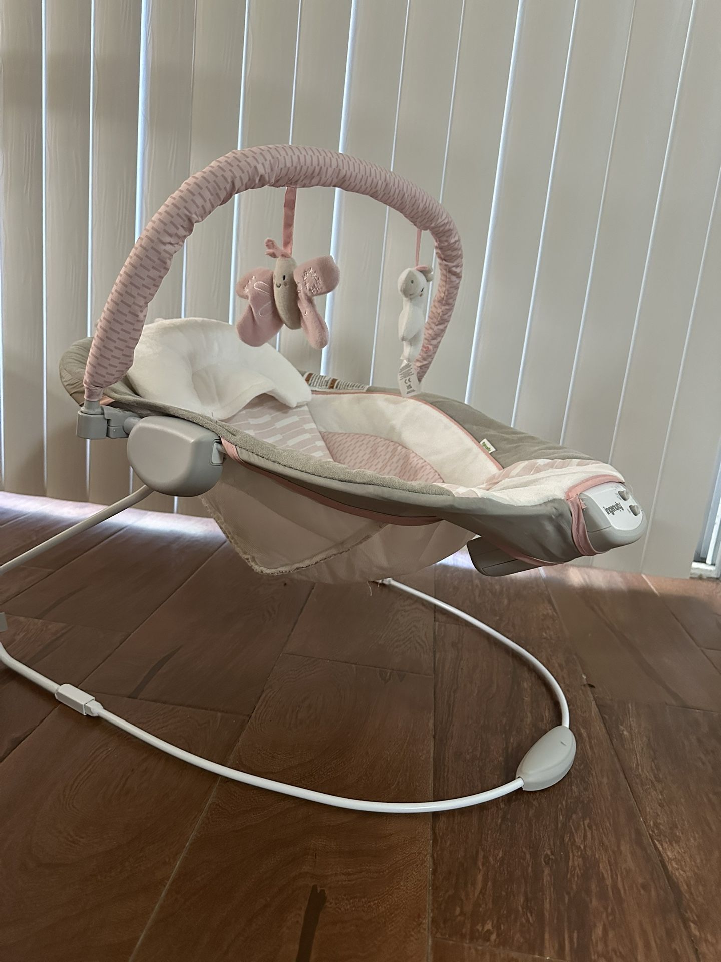 Ingenuity Baby Bouncer Pink/White/Grey Unicorn & Butterfly Detailing
