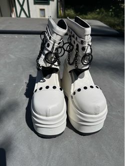 demonia boots womens 8
