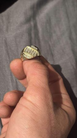 10KT GOLD DIAMOND RING