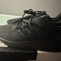 Adidas Questar Size 9