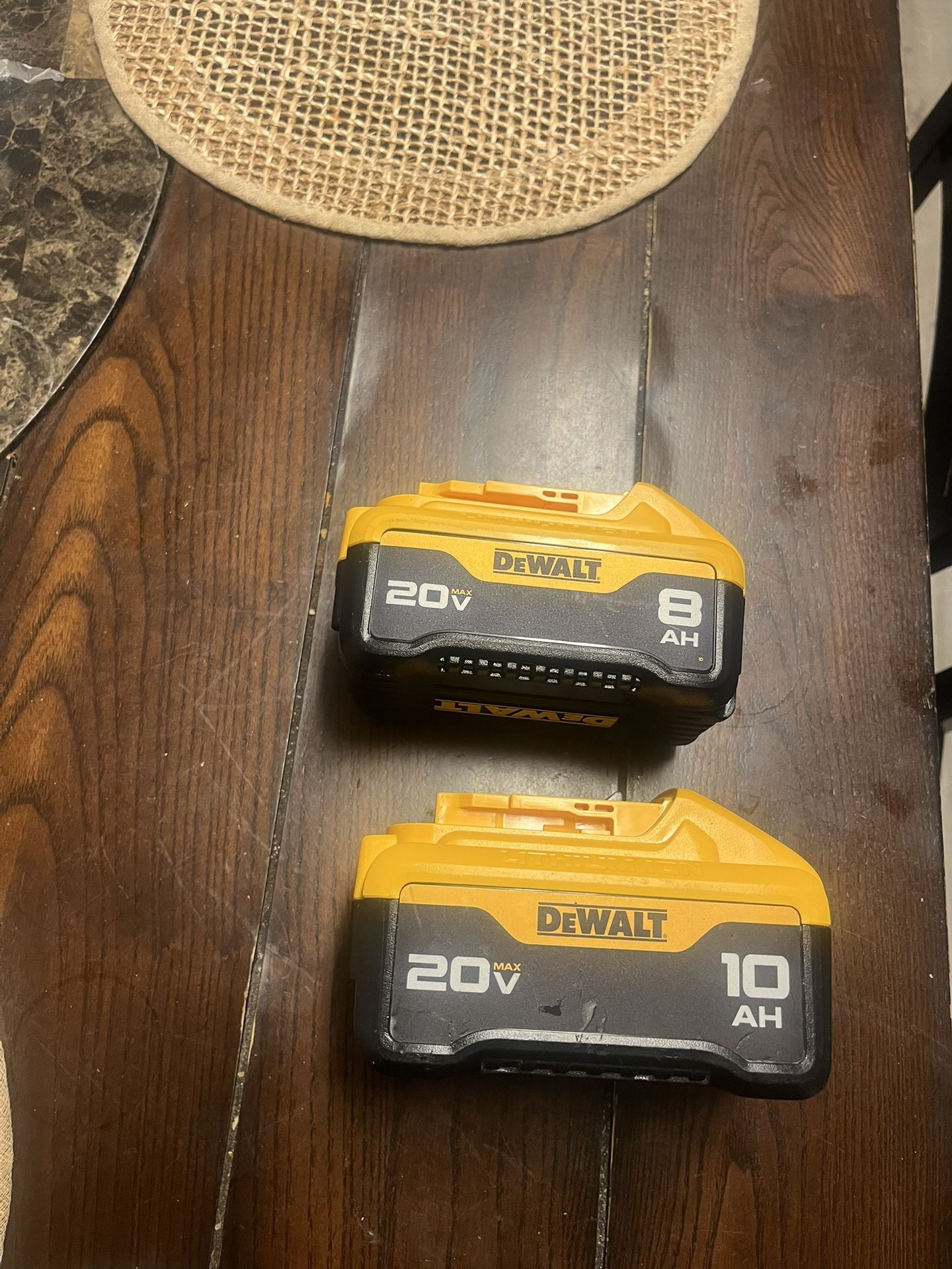 Dewalt 20v Baterías 🔋 8.0ah Y 10ah $200 Por Las Dos Firme Precio 