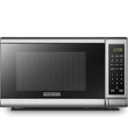 BLACK+DECKER EM720CB7 Digital Microwave Oven with Turntable Push-Button Door