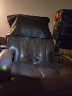 06 Human Touch HT 270 full body massage chair