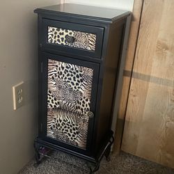 Nightstand, End table, Small Cabinet. One Drawer And One Door, And Overall Good Condition