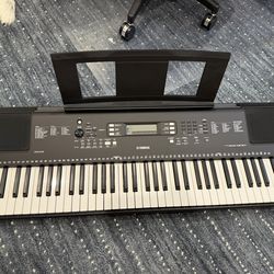 Yamaha PSR EW300 Keyboard