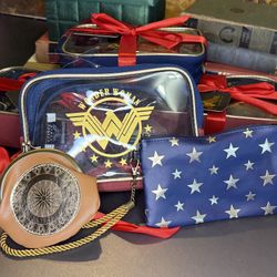 Wonder Woman Cosmetic Bag Gift Set Make Up Case Coin Purse Stars DC Comics Pouch