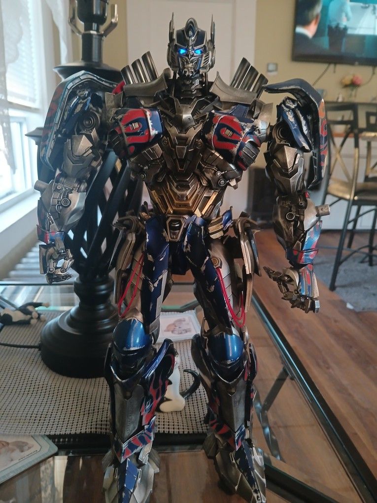 OPTIMUS PRIME AGE OF EXTINCTION COLLECTIBLE RETAIL IS $1200 MY PRICE $350