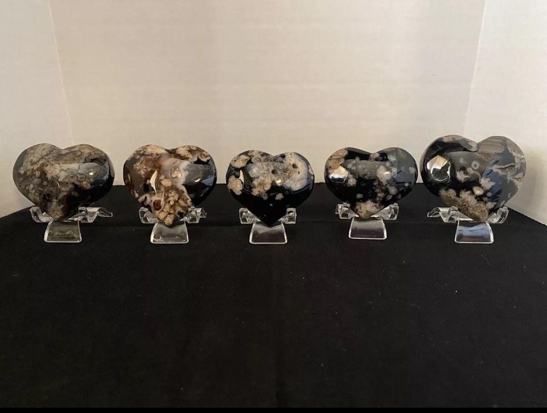 BLACK FLOWER AGATE HEART BUNDLE (5) HEARTS INCLUDED 313 GRAMS WITH STAND