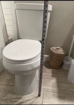 Glacier Bay Elongated Toilet