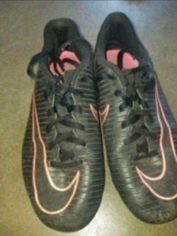 Soccer cleats