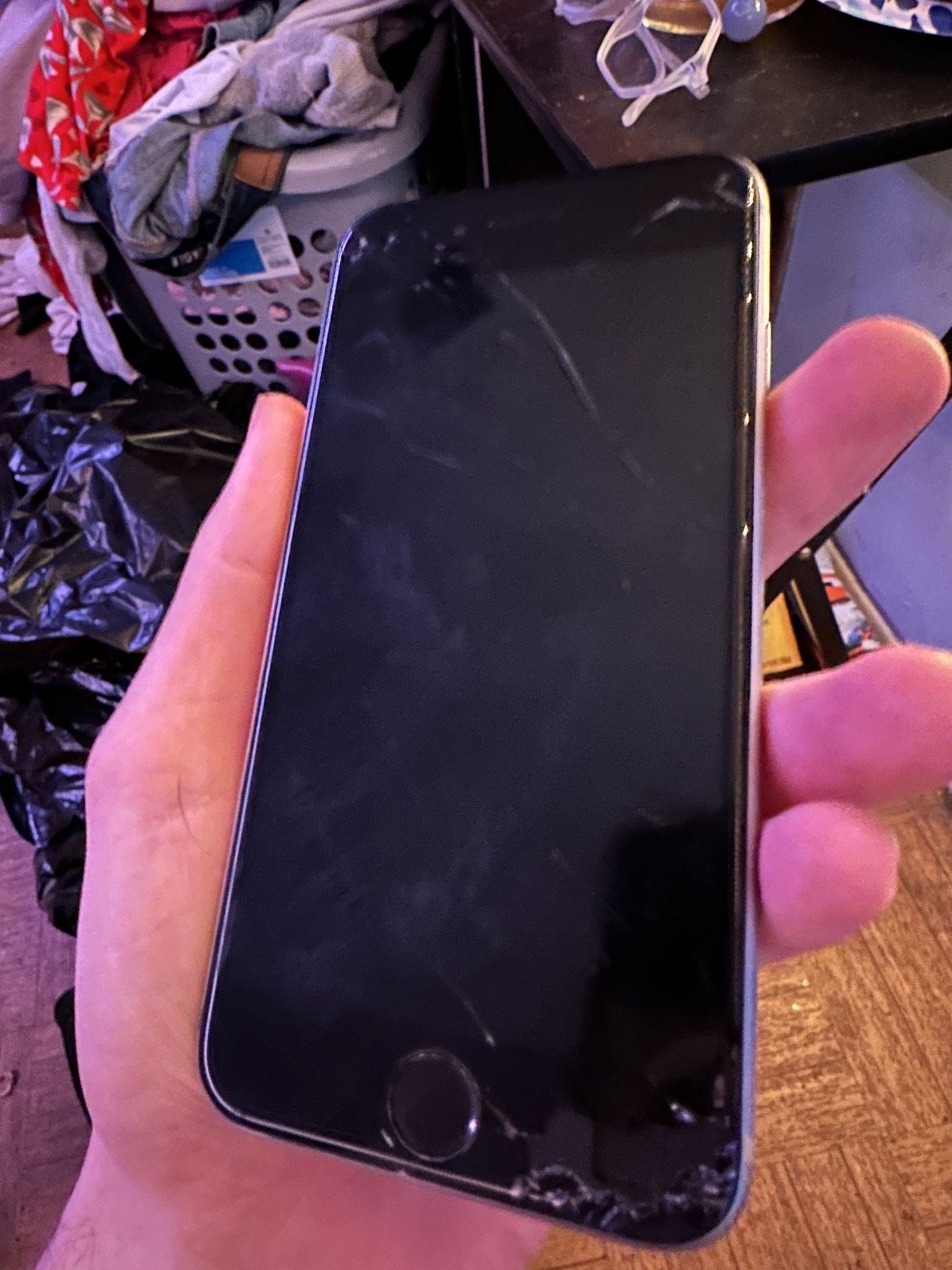 iphone 6 S unlocked (cracked screen)