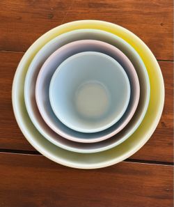 Pyrex Mixing Bowl Set circa 1960
