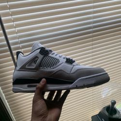 Military Jordan 4 