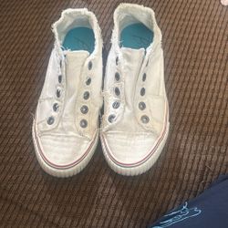 Women’s White Shoes 