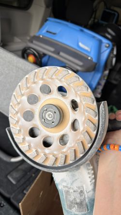 Makita 7" Angle Grinder + Diamond Cup Wheel - LIKE NEW