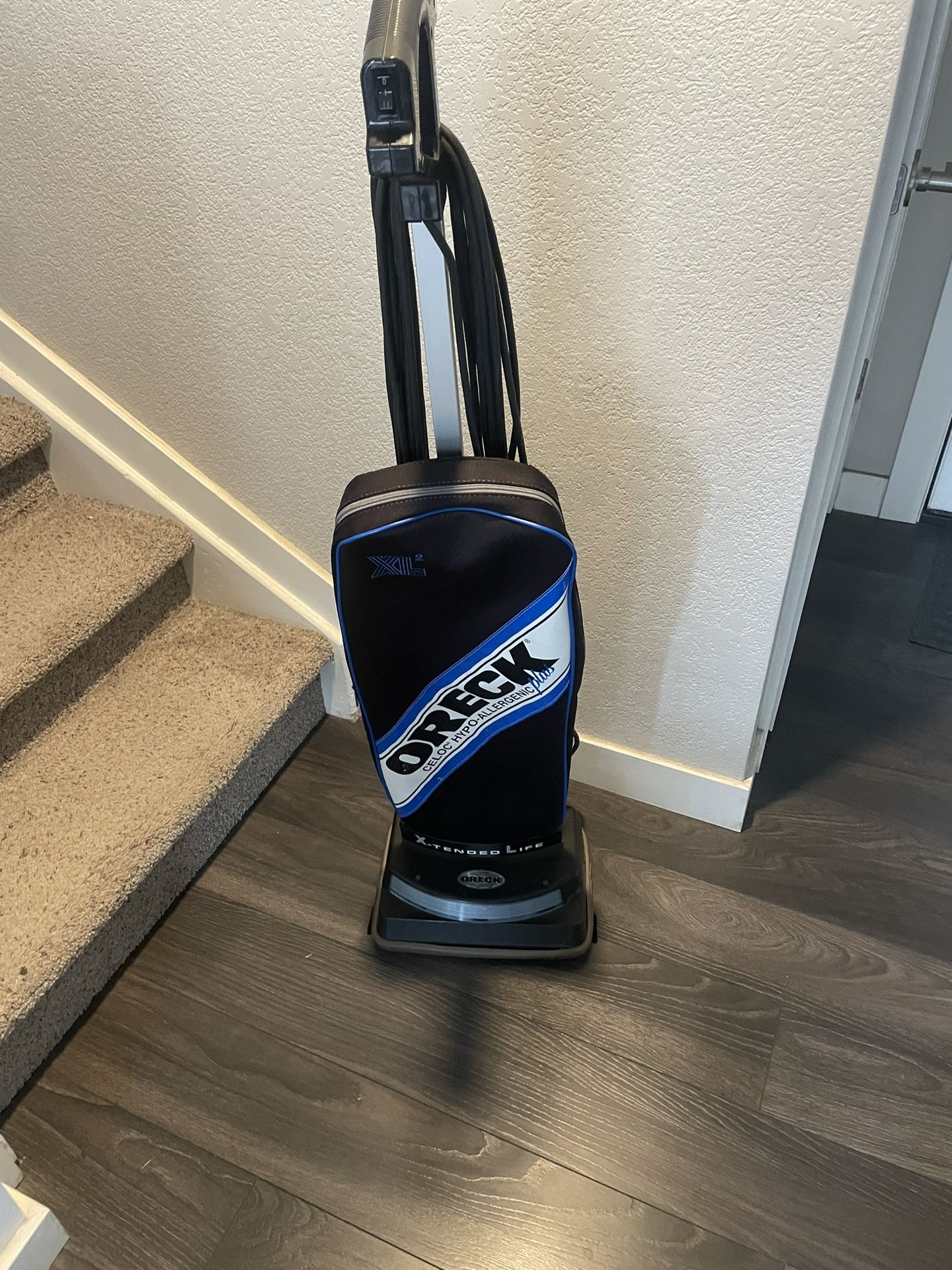 Excellent condition 2 Speed Oreck XL2 Pro Vacuum - Commercial Quality.