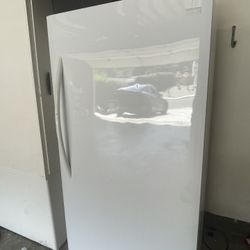 17CF Upright Freezer