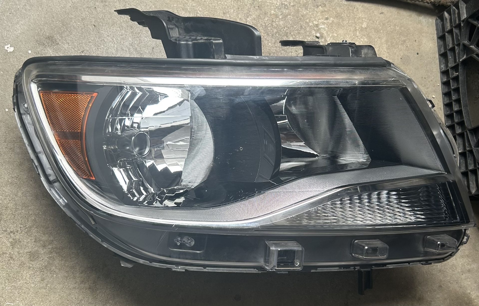 Chevrolet Colorado Headlight