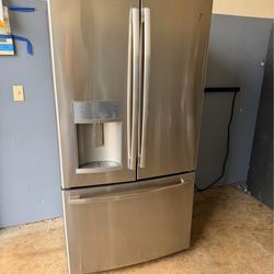 GE STAINLESS STEEL FRENCH DOORS REFRIGERATOR
