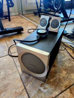 BOSE POWERED SPEAKERS WITH BASE CANNON FOR COMPUTER, TV, ANY DEVICE THAT NEEDS AN AMPLIFIER