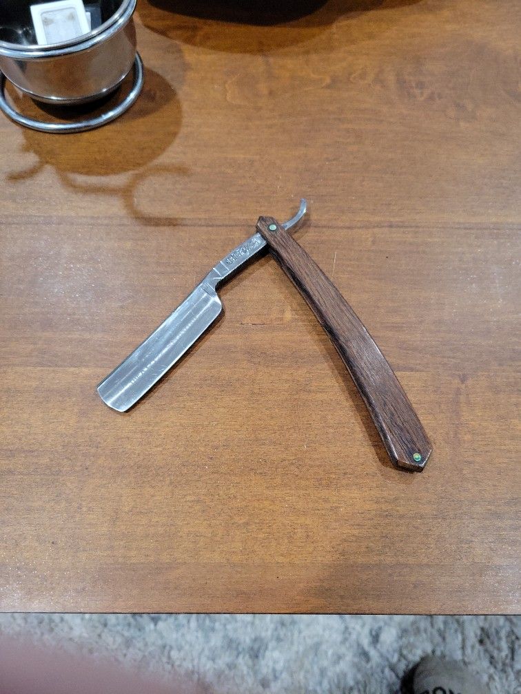 The Art Of Shaving Theirs Issard Straight Razor
