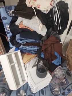 Free : Women's and girls' clothes, pants and blouses.