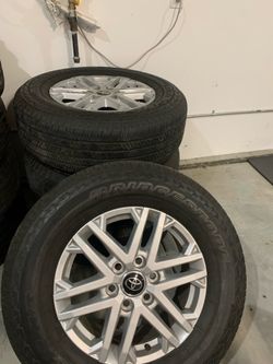 Tire with rims 265/70R18