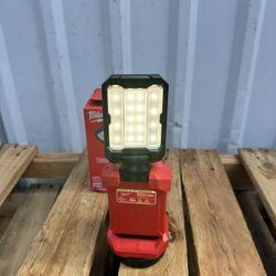 Milwaukee TOOL ONLY  M12 ROVER Multi-Directional Flood Light w/ PACKOUT Compatibility USED $75