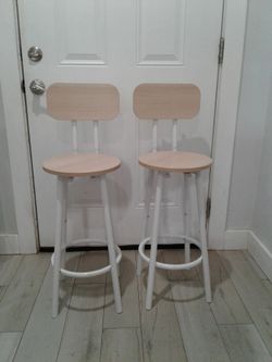 2 stools 24 inches height