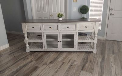 Beautiful 79" farmhouse TV stand