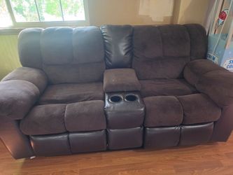 Recliner sofas