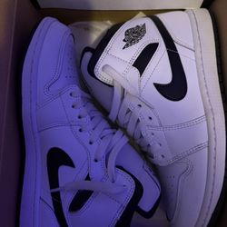 air Jordan 1 Mid “Black And White” Size 8 Men