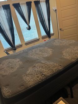 Queen size pillow top mattress