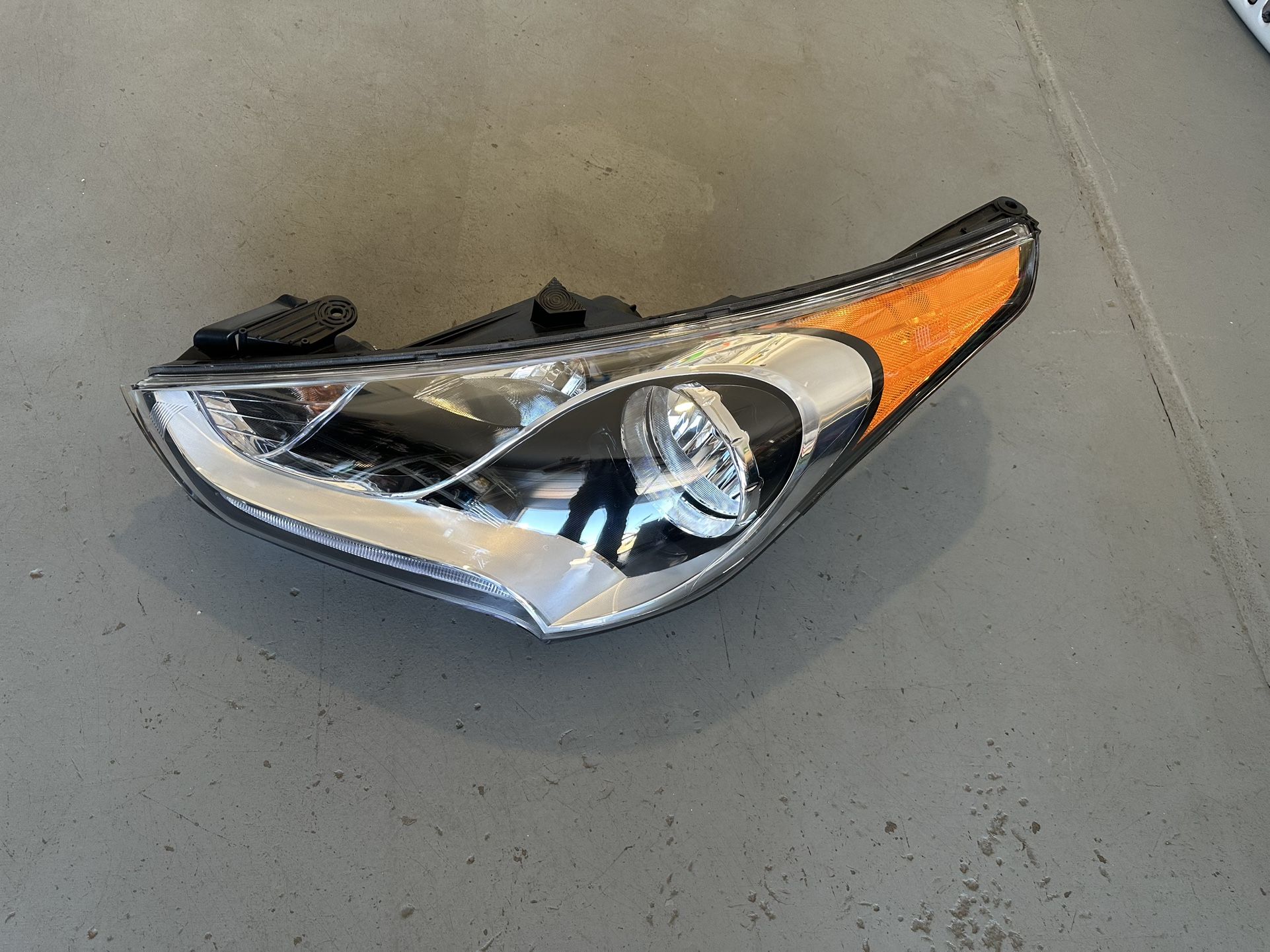 Hyundai Veloster Headlight 2012-2016, Hyundai Veloster Headlamp, OEM ORIGINAL HYUDAI PART, driver side Light
