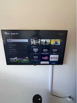 42 inch Roku Smart TV w remote